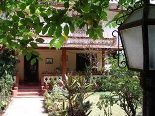 Cancio'S House Hotel Aldona ภายนอก รูปภาพ
