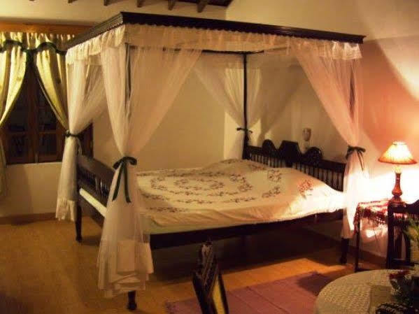Cancio'S House Hotel Aldona ภายนอก รูปภาพ